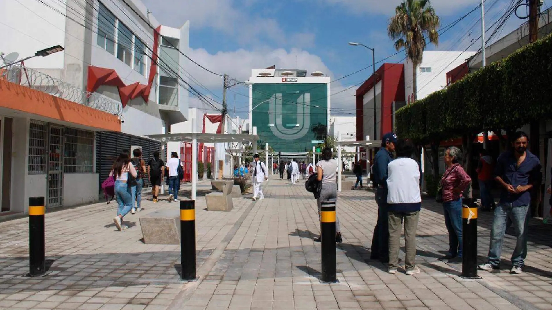 instalan bolardos en zona cercana a la UPAEP